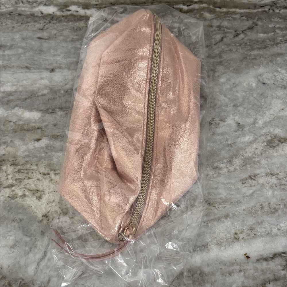 π Limited Edition Farmasi bag - Picture 3 of 4